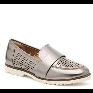Earth Masio Silver Laser Cut Leather Loafers - size 6